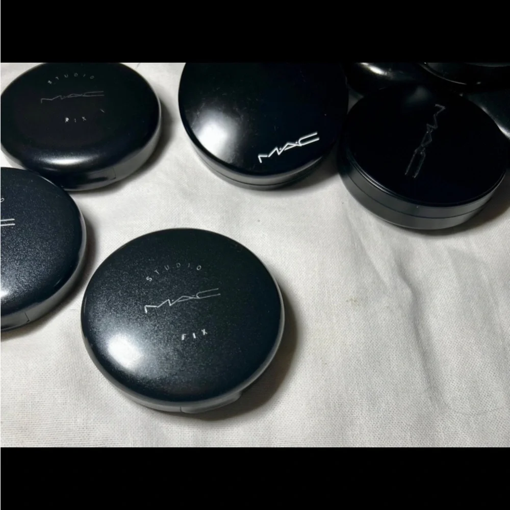 MAC Studio Fix Powder Foundation - Picture 4 of 4